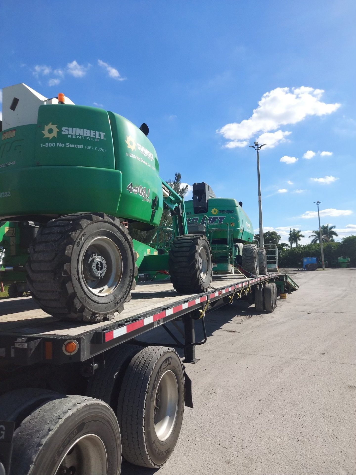 Resized_20221026_154322 flat bed trailer with green equipment